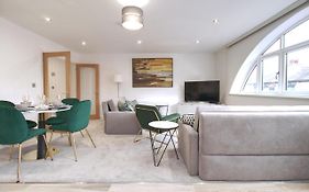 Unique! Stunning 3-Bed Penthouse Flat - 2 Floors - Sleeps 8 - Free Parking