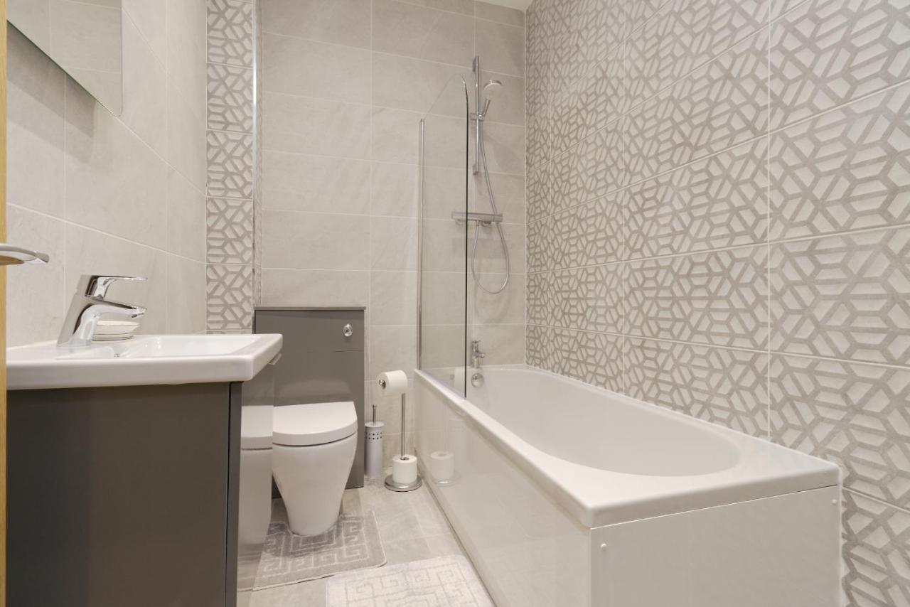 Unique! Stunning 3-Bed Penthouse Flat - 2 Floors - Sleeps 8 - Free Parking Apartment Coventry Exterior photo
